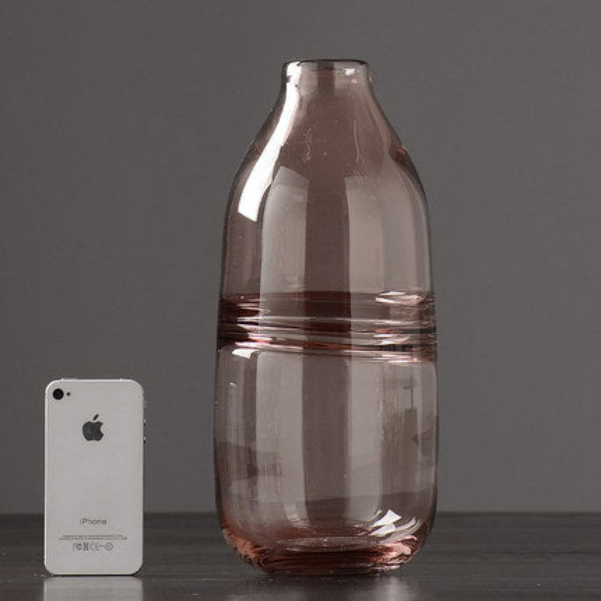vase en verre rose