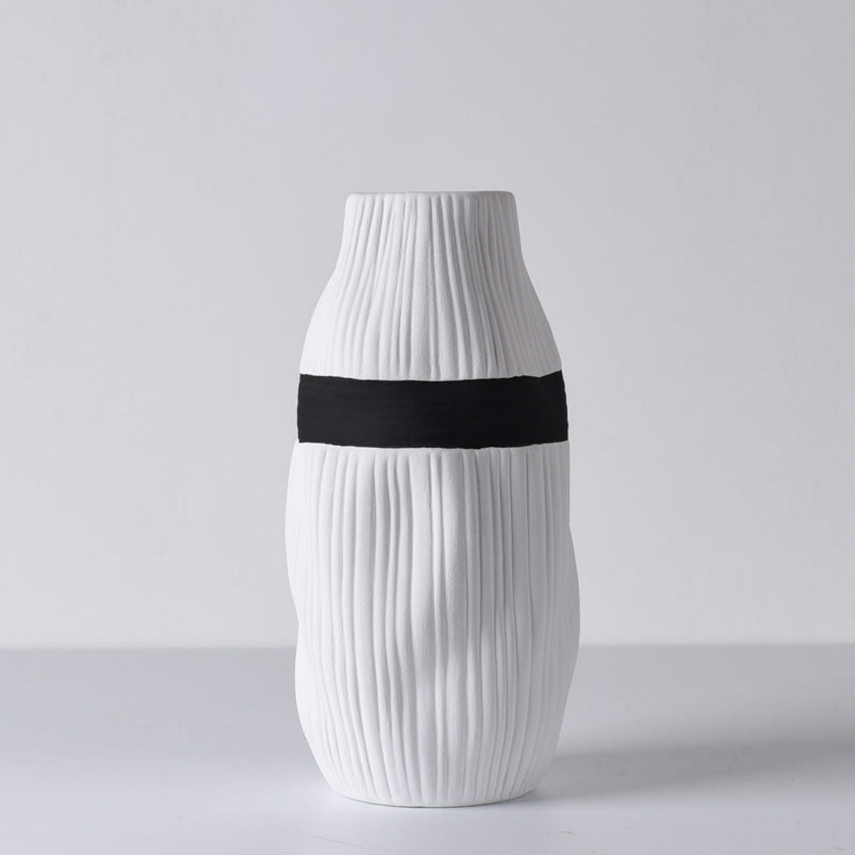 Vase en céramique noir et blanc