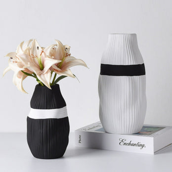 Vase en céramique noir et blanc