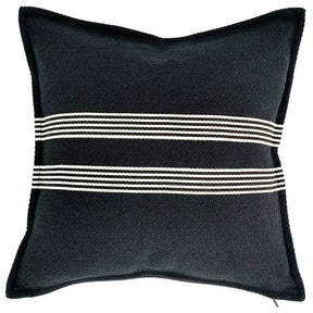 coussin noir à rayures blanches