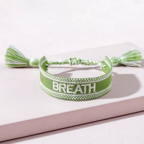 bracelet en tissu a message vert breath