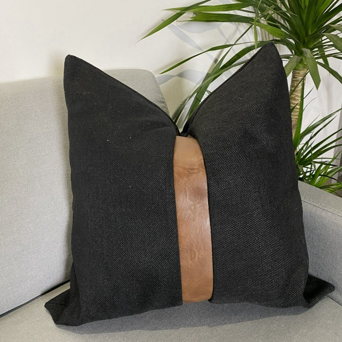 housse de coussin lin noir et cuir café