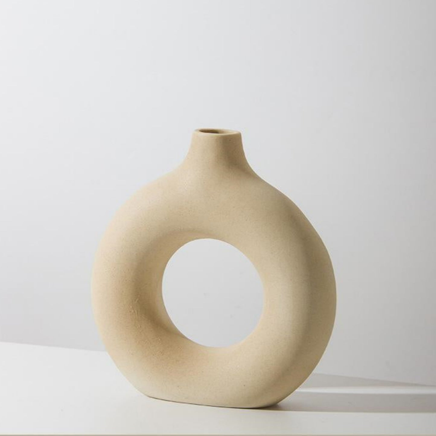 vase round beige
