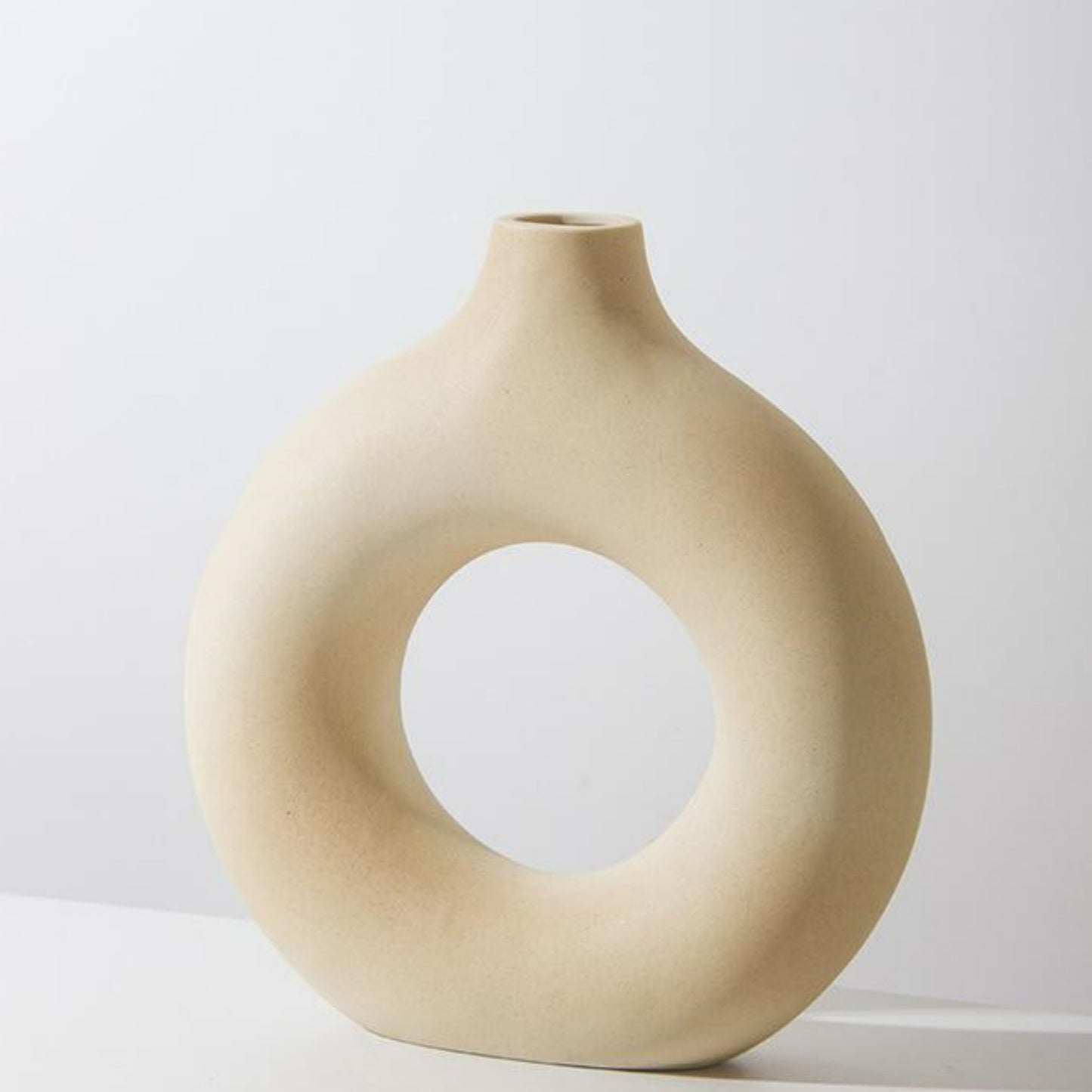 vase round beige