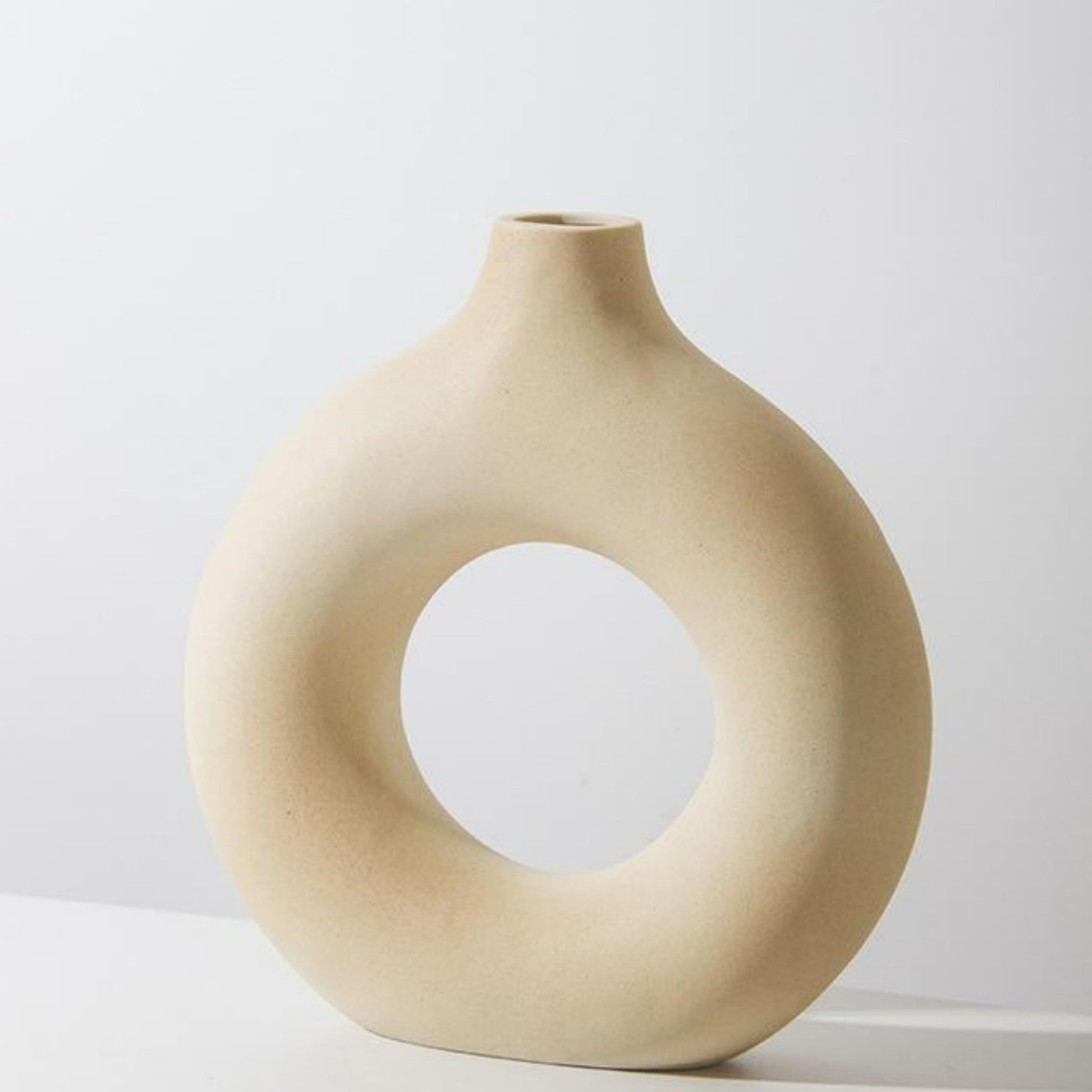 vase round beige
