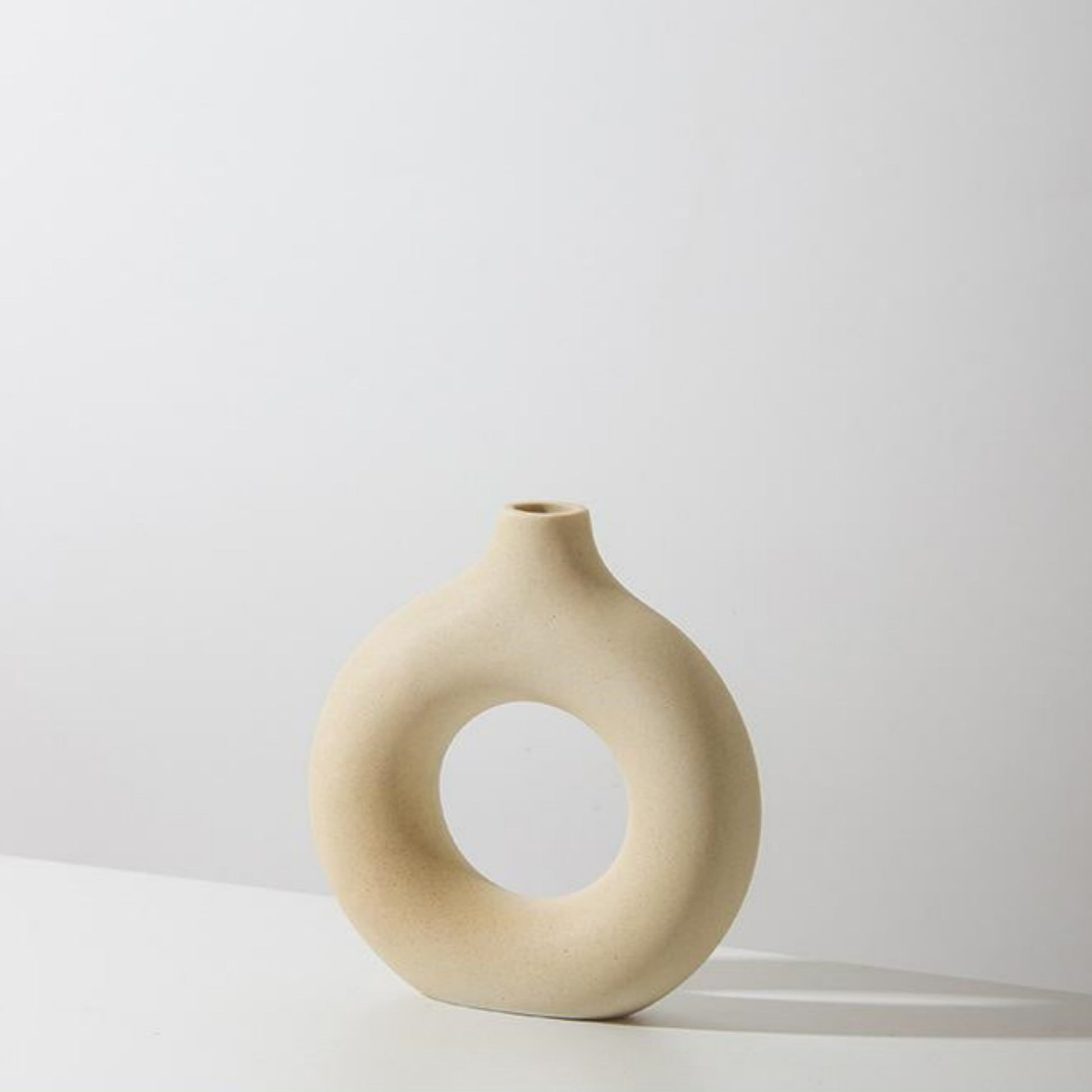 Vase round beige